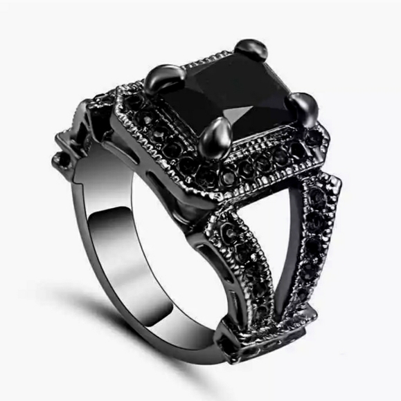 New Black Sapphire Black Gold Ring. - Picture 1 of 3